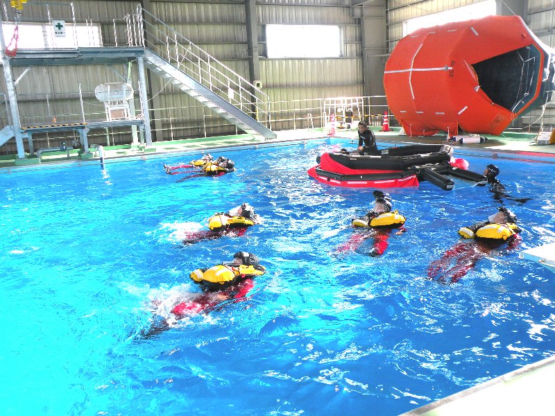 Let’s board the life-raft using inflatable EBS after heli ditching!