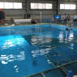 5メートルの深さのプールで実機を操作！